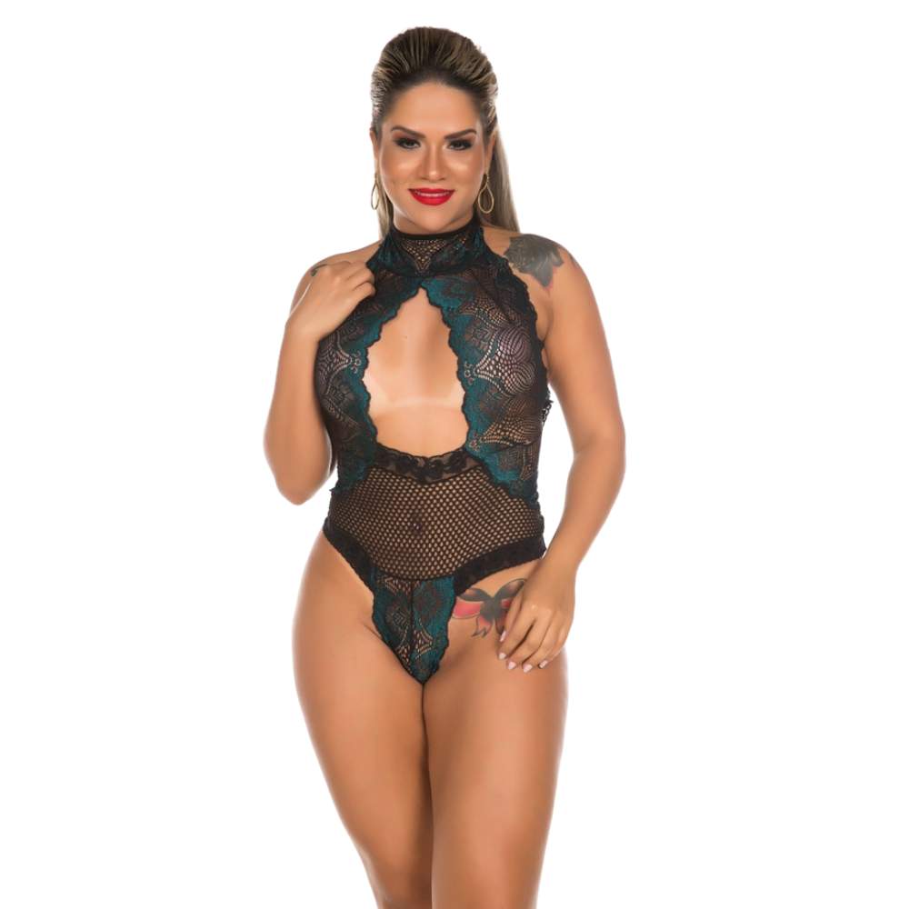 Mulher loira usando o Body Sensual Luxuria Pimenta Sexy em renda na cor preta com detalhes em verde